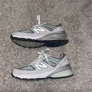 New Balance 990v5